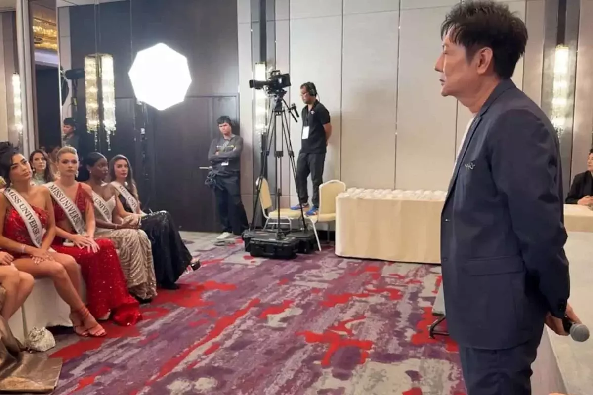 Miss Universe\'de kriz! Yarışmacıları salonu terk etti