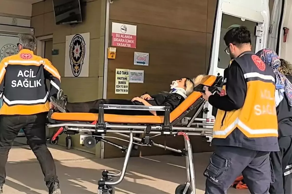 İnegöl\'de Motosiklet Kazası: Genç Kadın Yaralandı