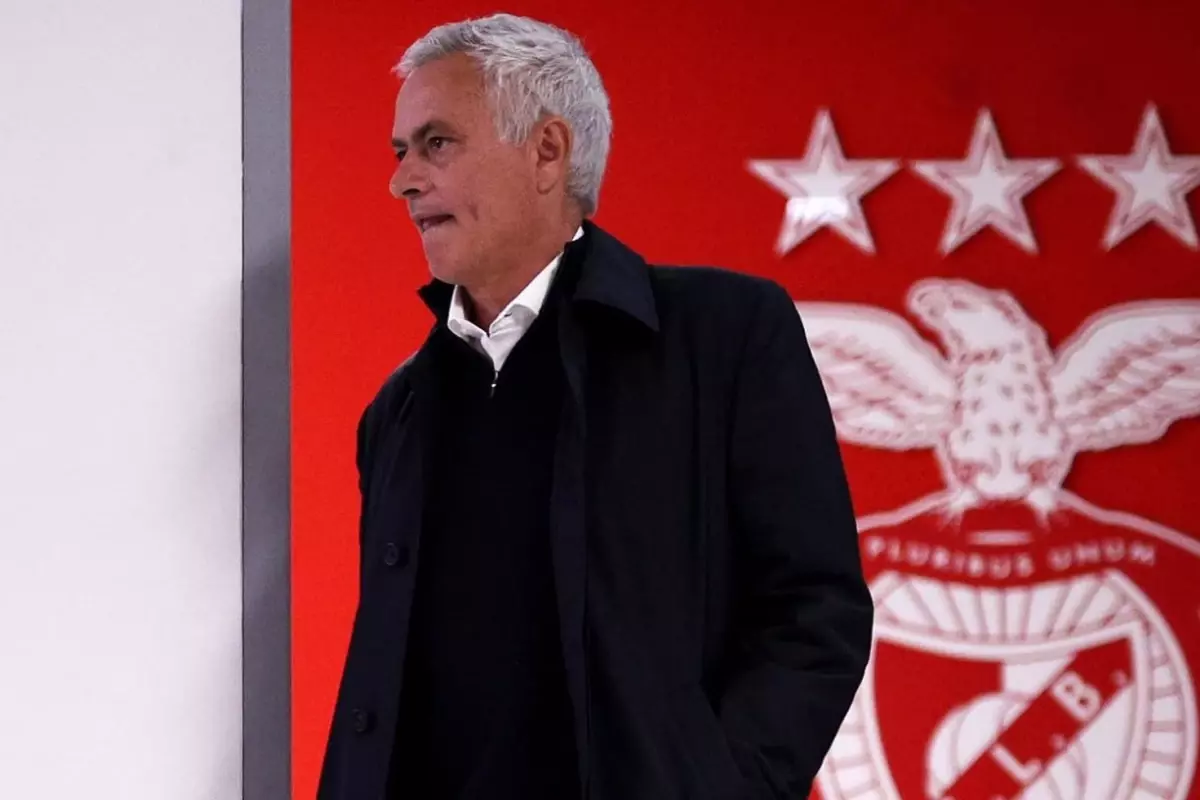 Mourinho\'nun hakemlerle derdi bitmiyor! Yenilgi sonrası ateş püskürdü