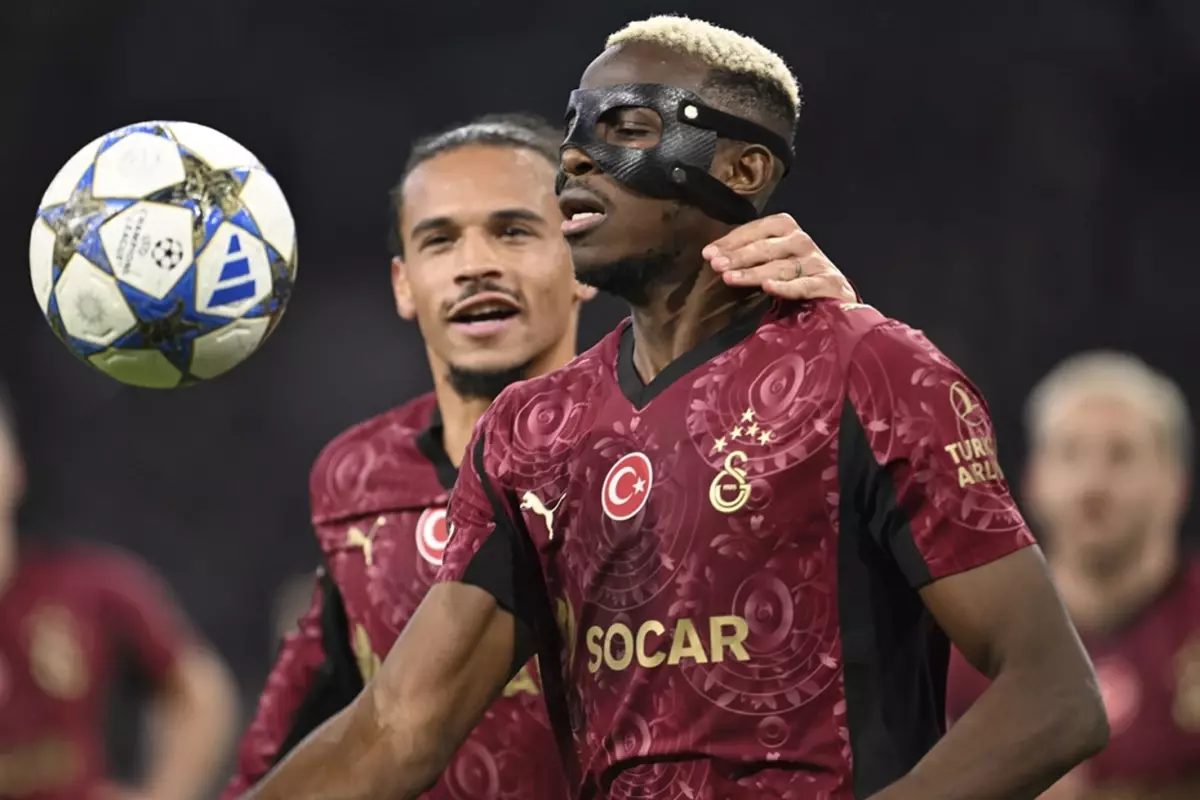 Osimhen\'in tarihi maç sonrası koridorda yaşadıkları olay oldu