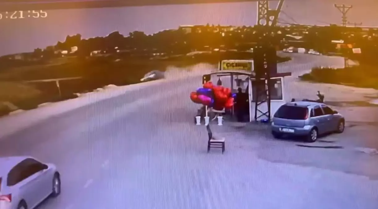 Adana\'da Takla Atan Araçta Sürücü Yaralandı