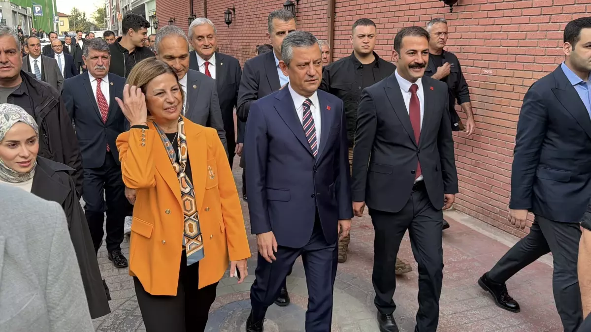 Özgür Özel\'den Gençlere YÖK Açıklaması