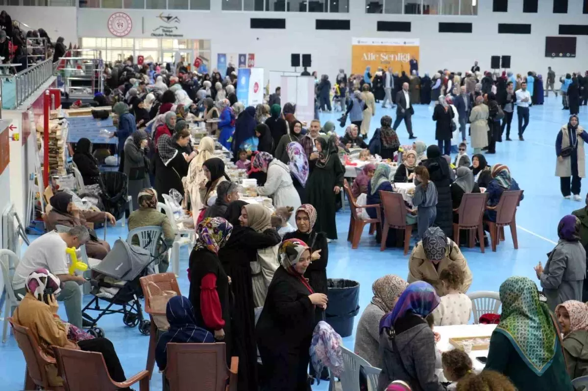 Samsun\'da Gazze için Hayır Çarşısı Büyük İlgi Gördü