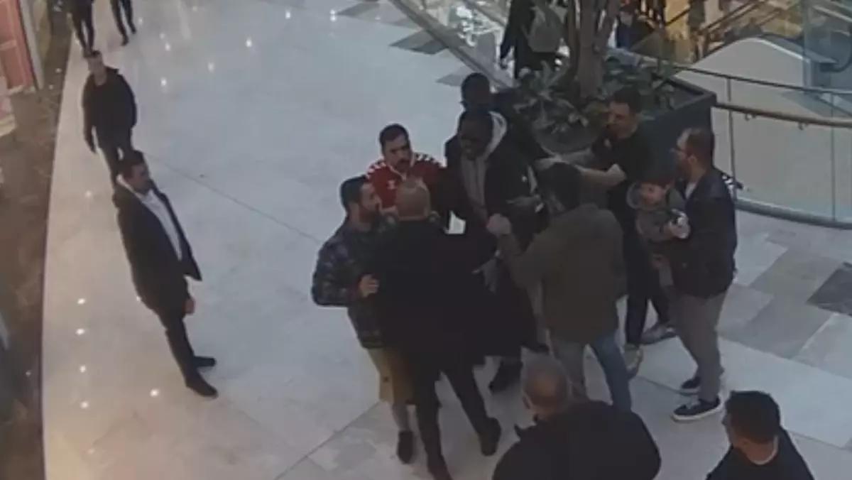 Bir zamanlar Süper Lig\'i sallayan futbolcuya silah çektiler 