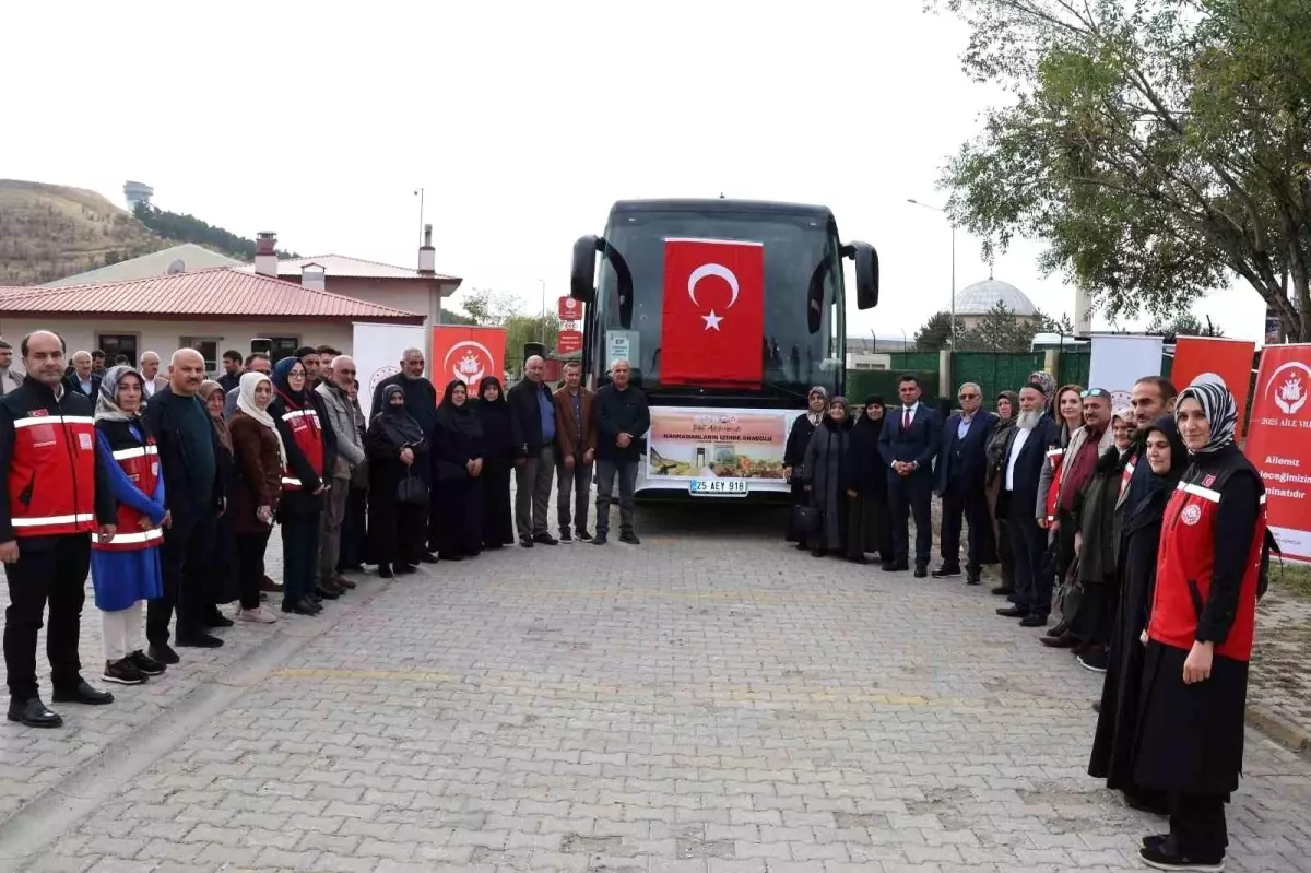 Şehit yakınları "Kahramanların İzinde Anadolu" yolculuğuna uğurlandı