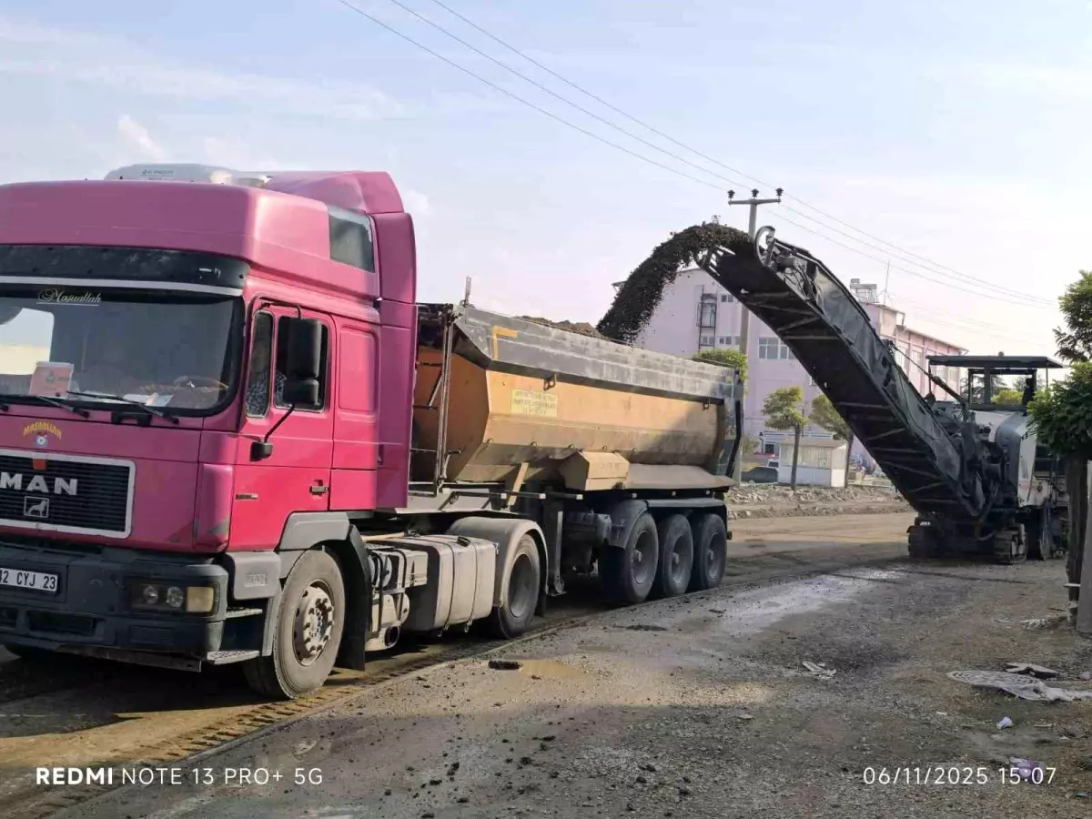 Şuhut\'ta Yol Yapım ve Altyapı Çalışmaları Devam Ediyor