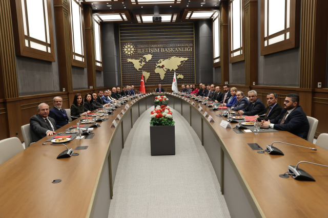 Türkiye Basın Federasyonu, İletişim Başkanı Burhanettin Duran'ı ziyaret etti