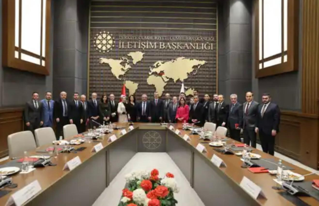 Türkiye Basın Federasyonu, medyanın sorunlarını Burhanettin Duran'a aktardı Türkiye Basın Federasyonu, medyanın sorunlarını Burhanettin Duran'a aktardı