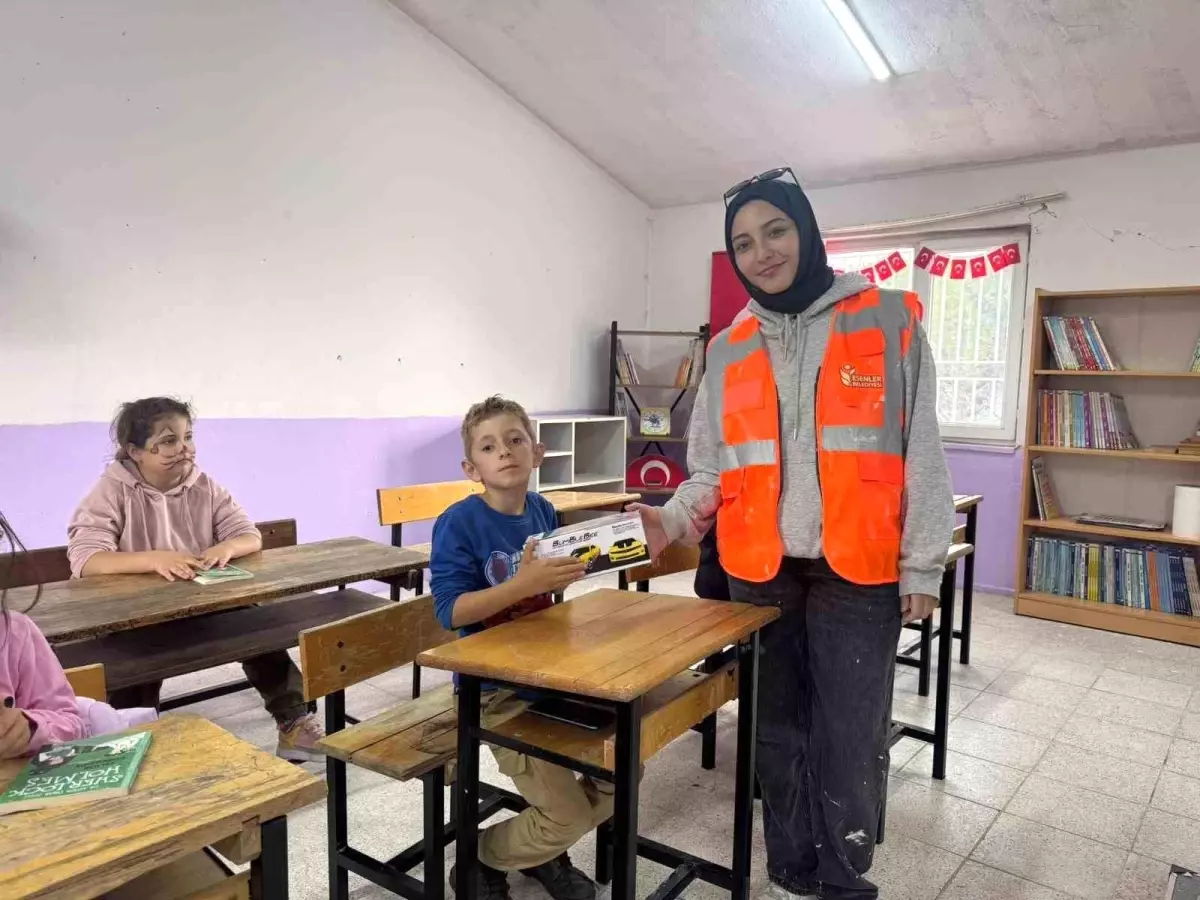 Yıldız Teknik Üniversitesi Öğrencileri, Salur İlkokulu\'nu Yeniledi