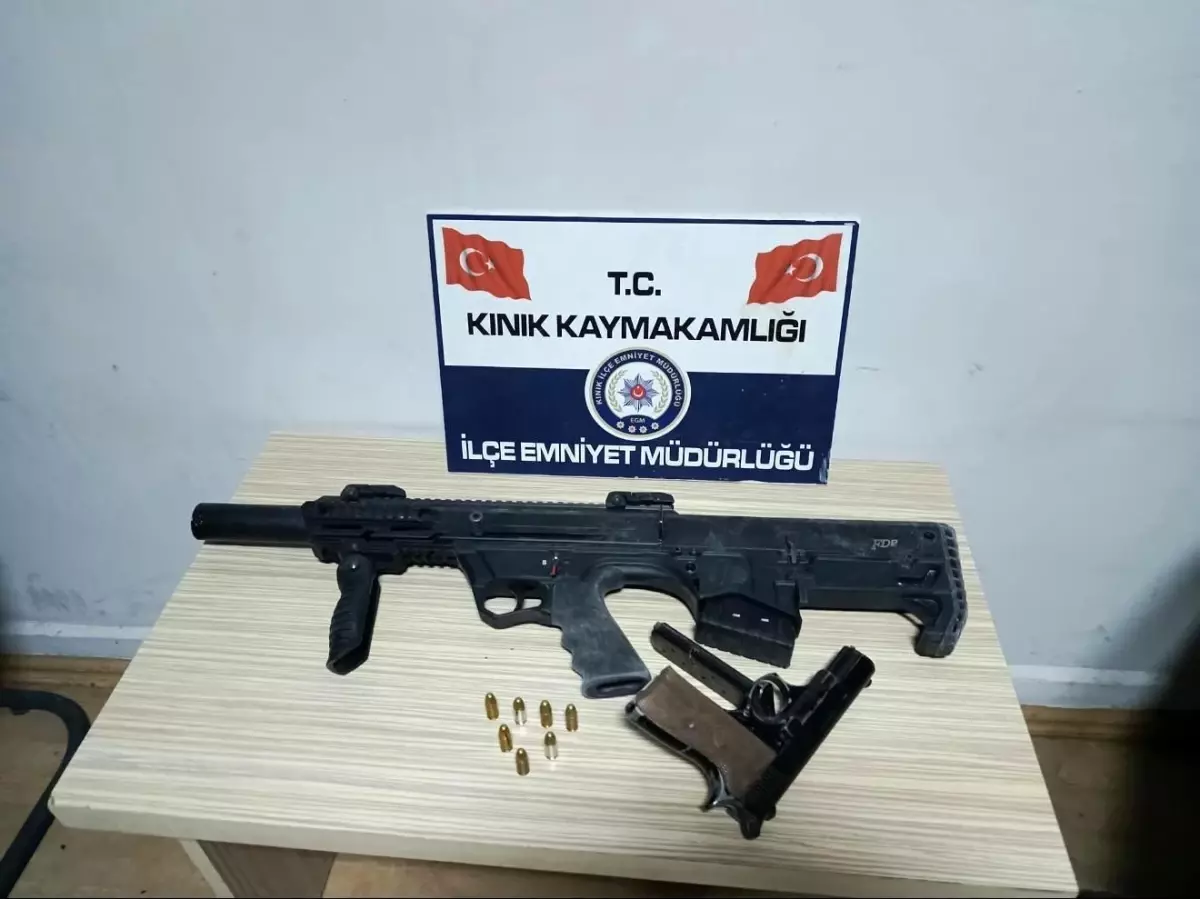 Kınık\'ta Ruhsatsız Silah Operasyonu