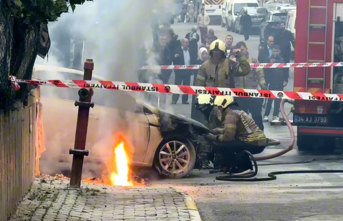 Küçükçekmece\'de Elektrik Kablo Yangını