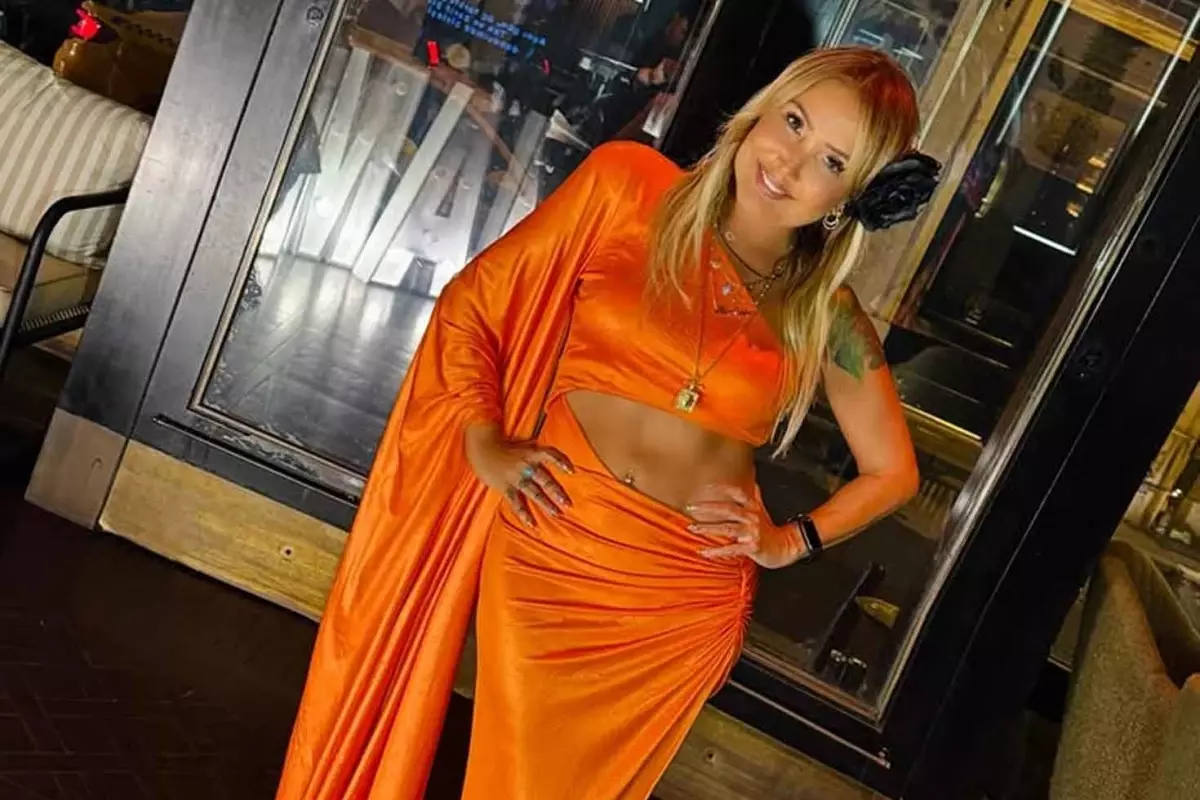 62 yaşında sahneye damga vurdu! Yonca Evcimik\'ten gençlik sırrı