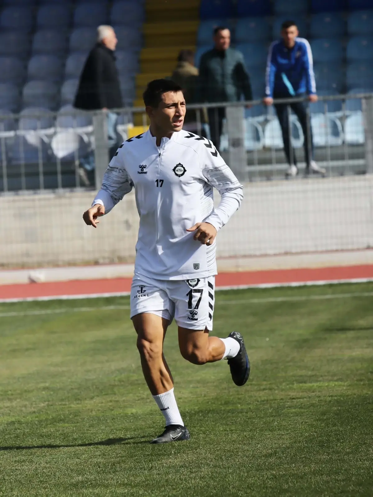 Altay\'da Ünal Alihan Kavlak İlk 11\'de