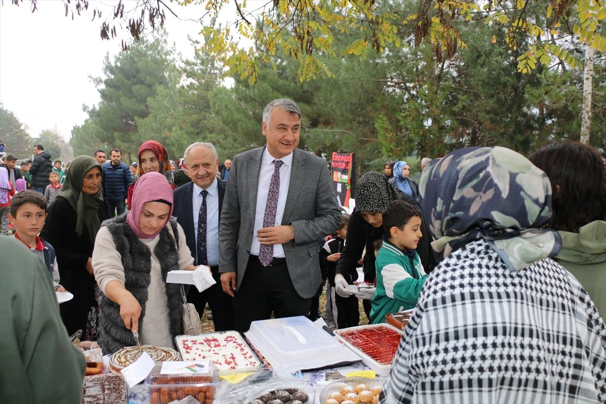 Amasya\'da öğrencilerden Filistin\'e destek kermesi