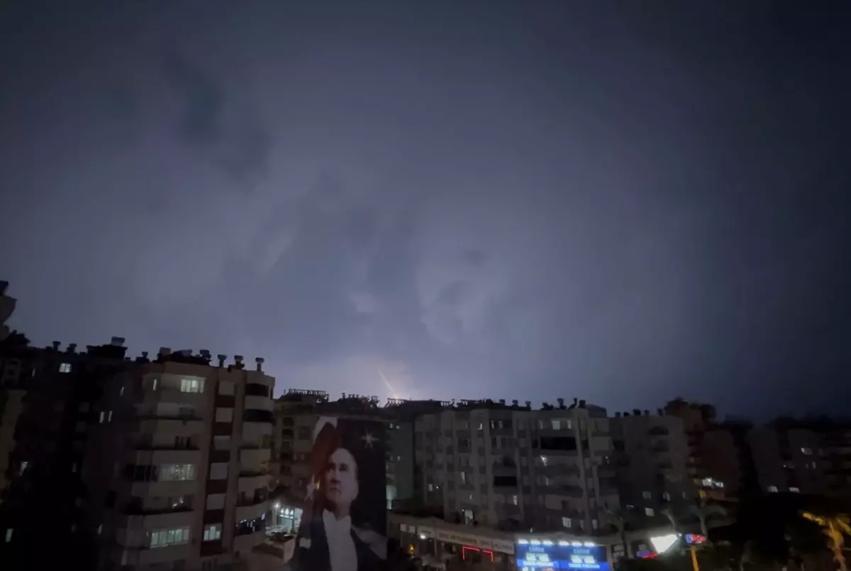 Kumluca\'da Gök Gürültülü Sağanak