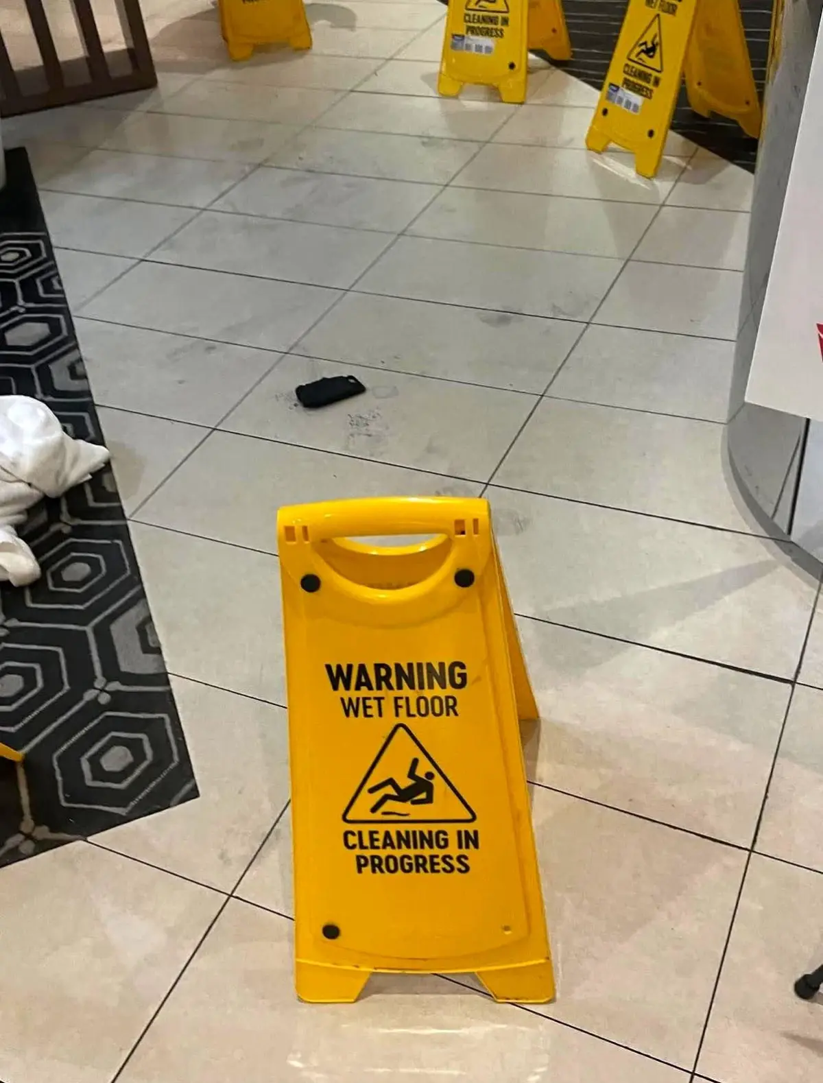 Melbourne Havalimanı\'nda Şarj Cihazı Yangını