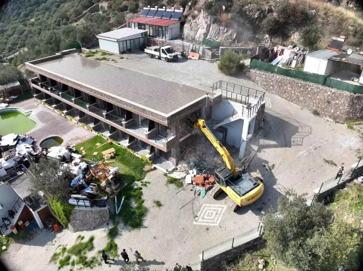 Ayvacık\'ta 121 Kaçak Yapı Yıkıldı