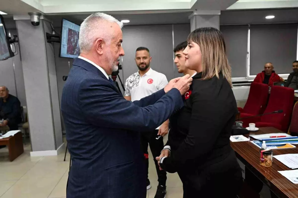 Isparta\'nın Başarılı Haltercileri Avrupa Şampiyonu Oldu