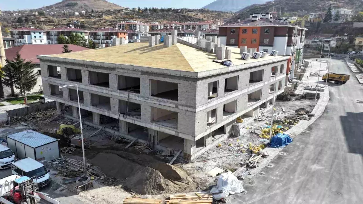 Hacılar\'da Kentsel Dönüşüm ile Ticaret Alanları Gelişiyor