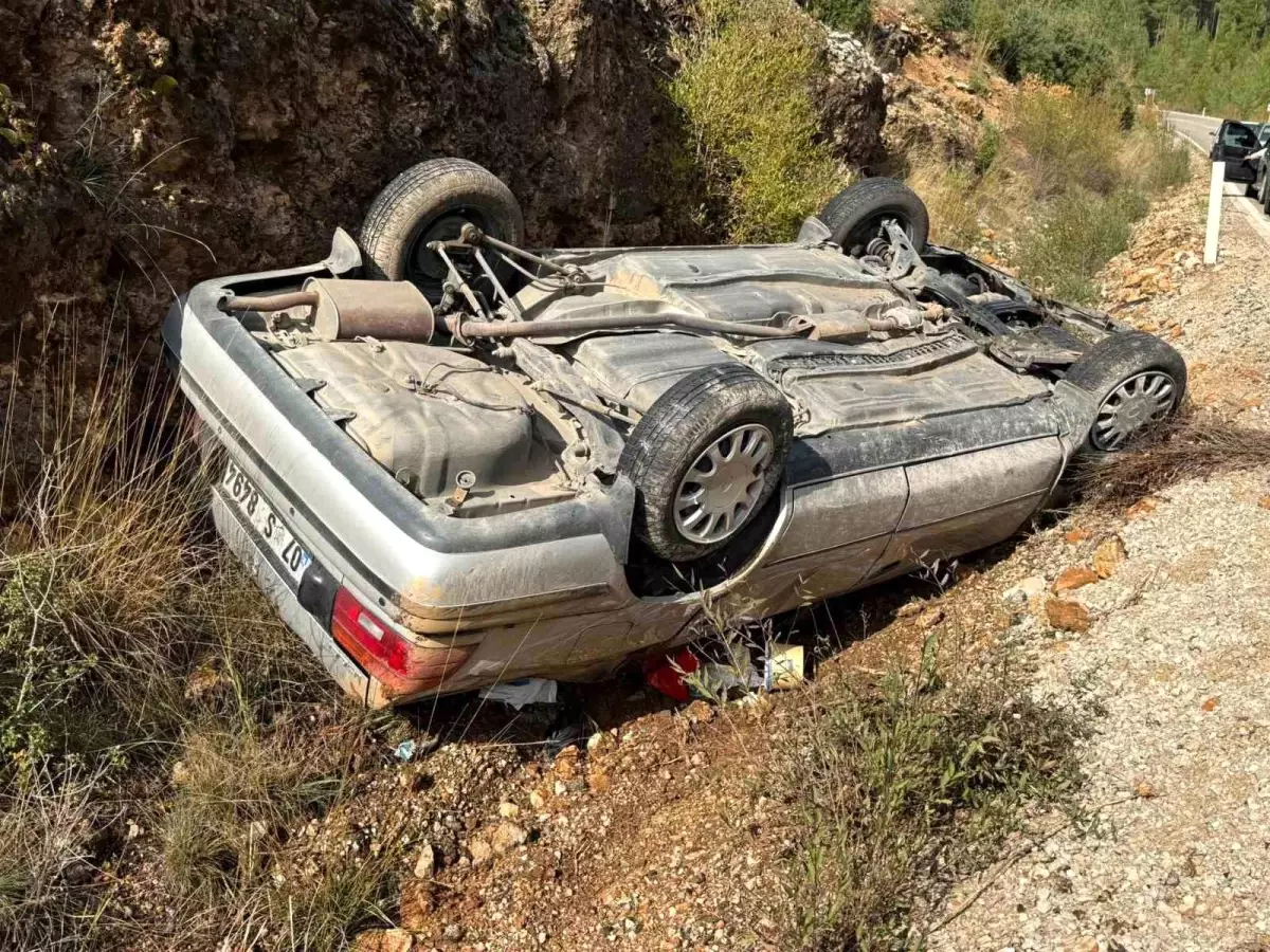Burdur\'da Kaza: Otomobil Şarampole Devrildi