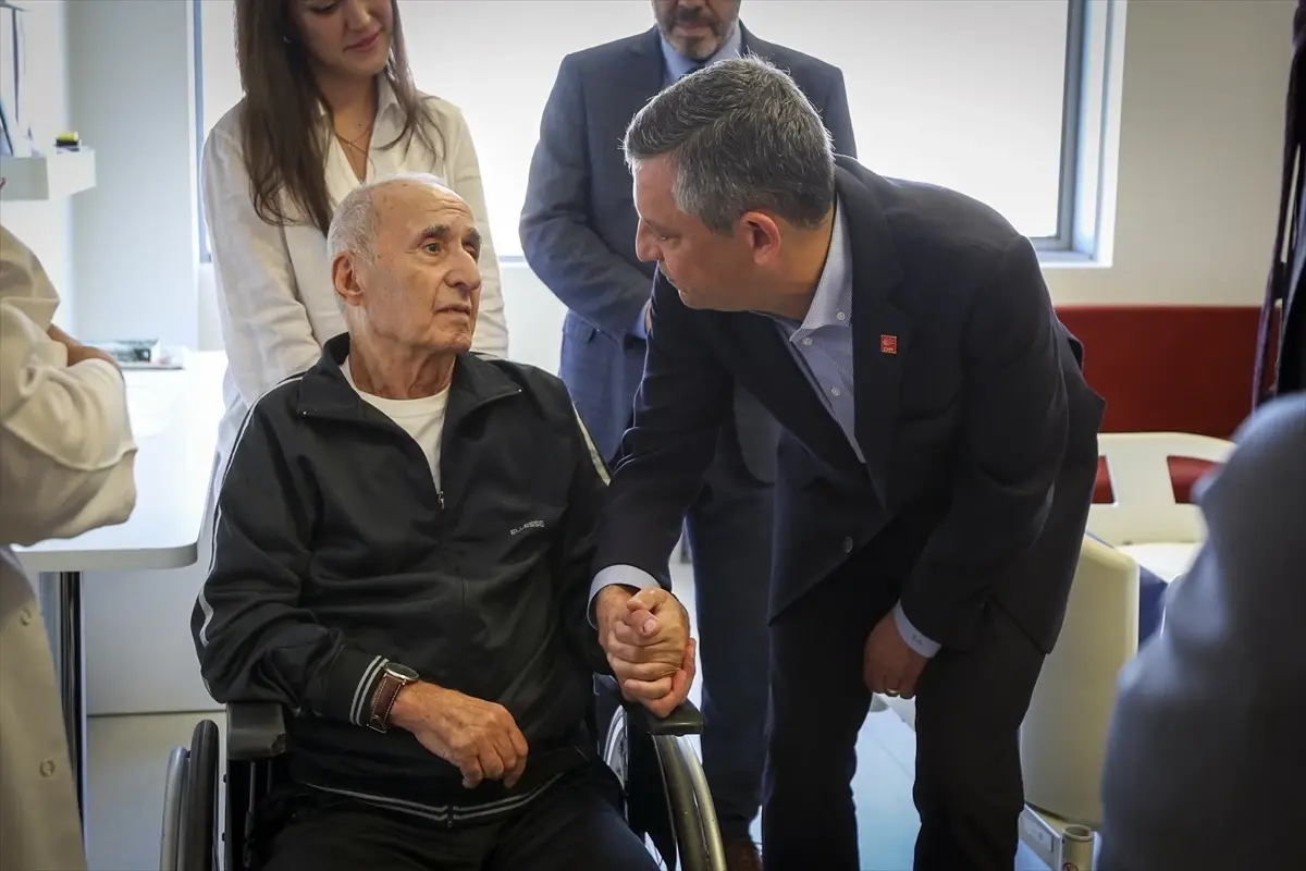 Özgür Özel, Hikmet Çetin\'i Ziyaret Etti