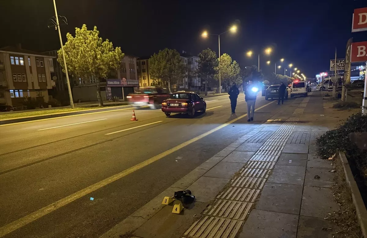 Çubuk\'ta Yaya Kazası: 71 Yaşındaki Adam Yaralandı