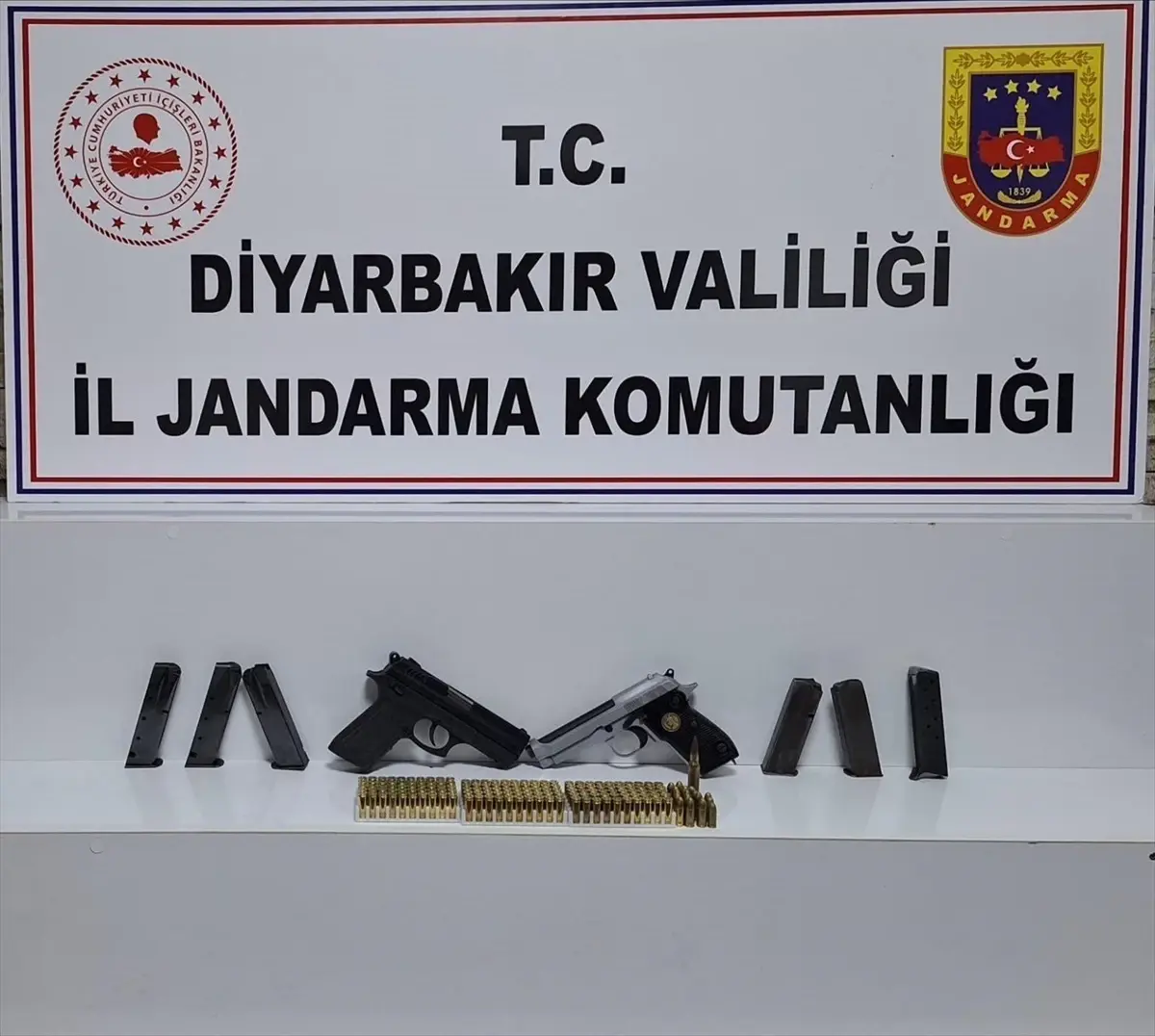 Diyarbakır\'da Silah Operasyonu