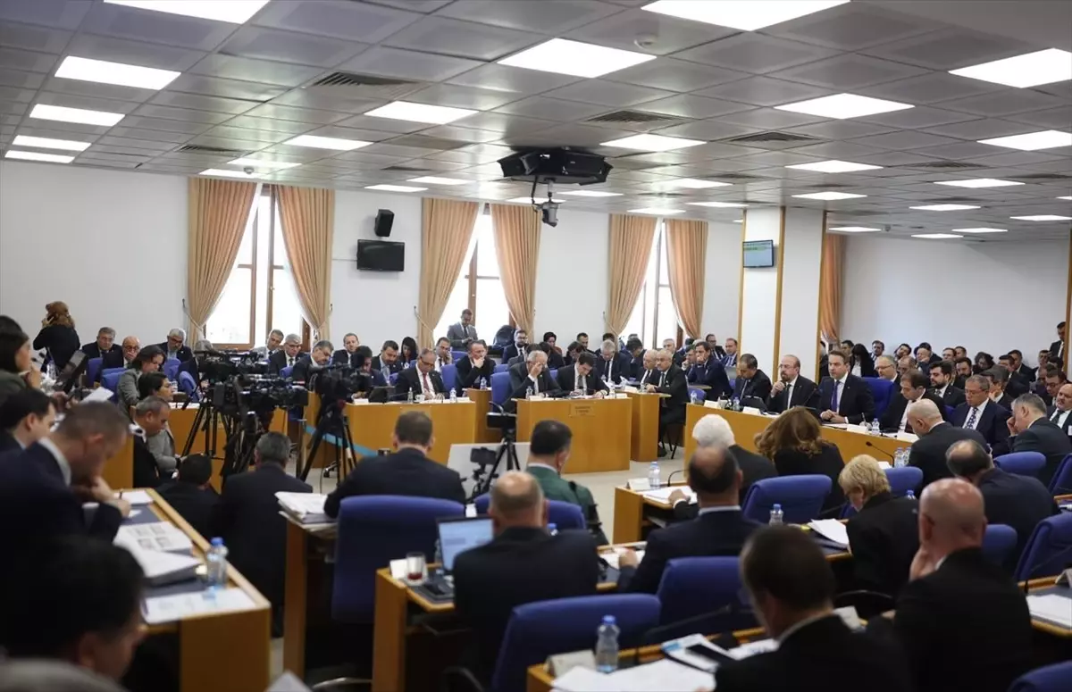 Enerji Bakanı\'ndan 2035 Yenilenebilir Enerji Hedefi