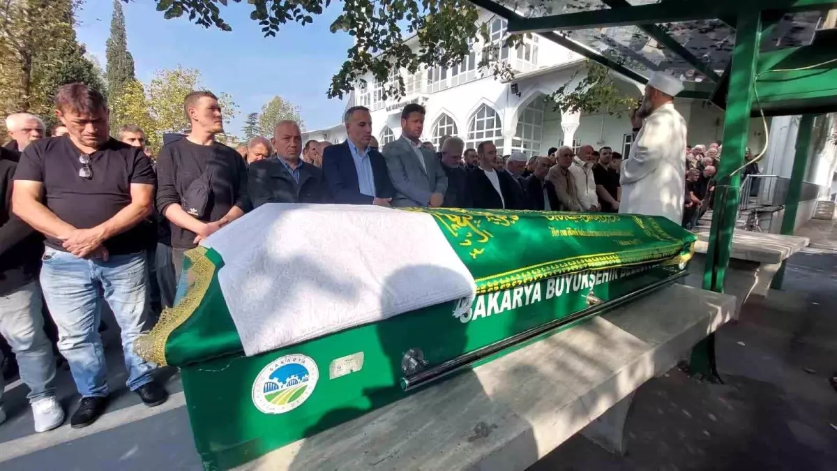 Akyazı\'da Ölü Bulunan Adam Defnedildi