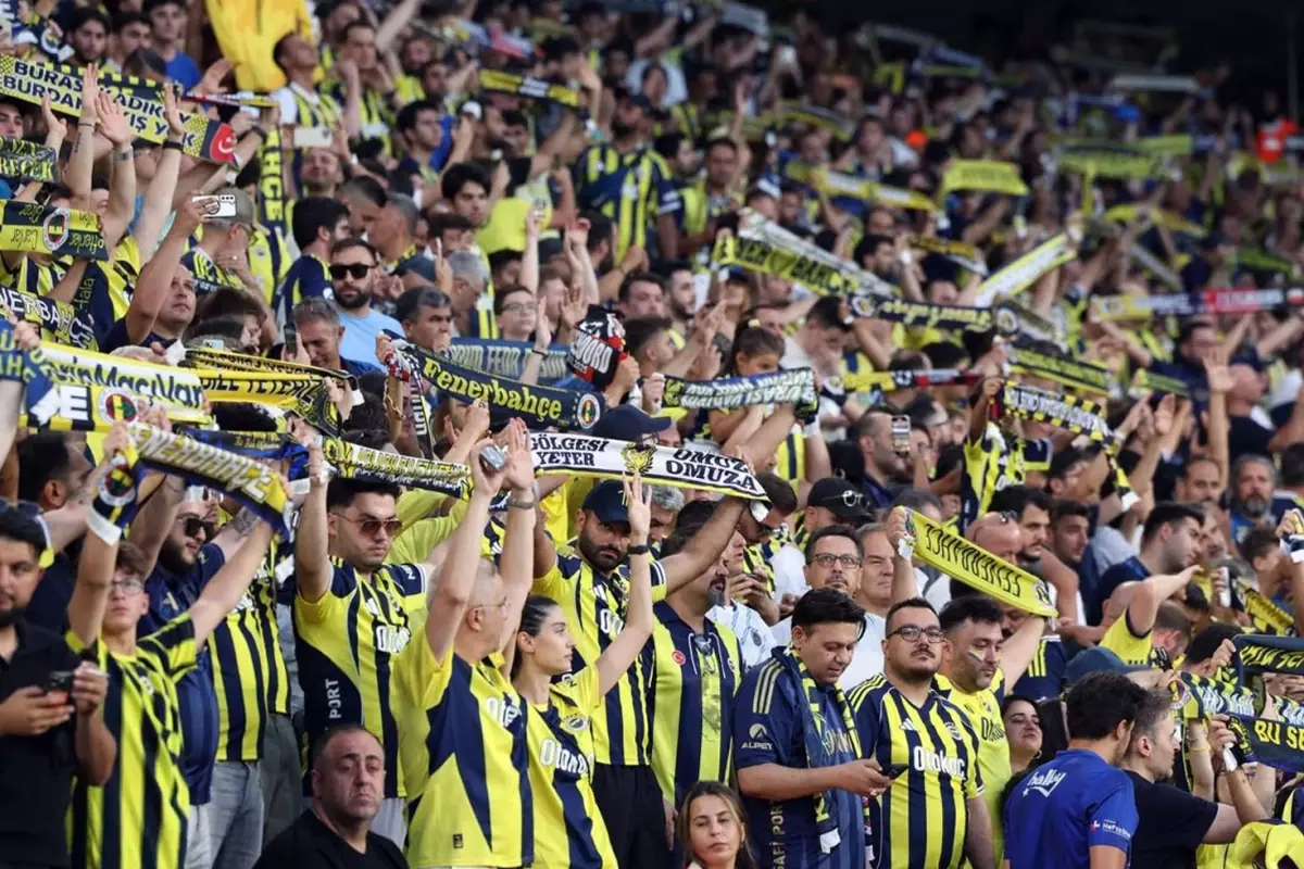 Fenerbahçe taraftarı yıldız isim için \'\'O olmasaydı puan alamazdık\'\' diyor