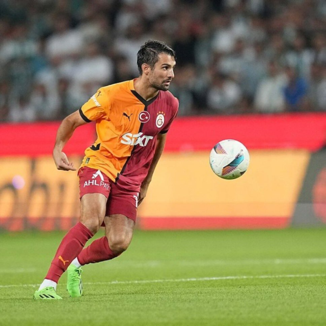 Galatasaray’ın eski yıldızı 31 yaşında futbolu bıraktı