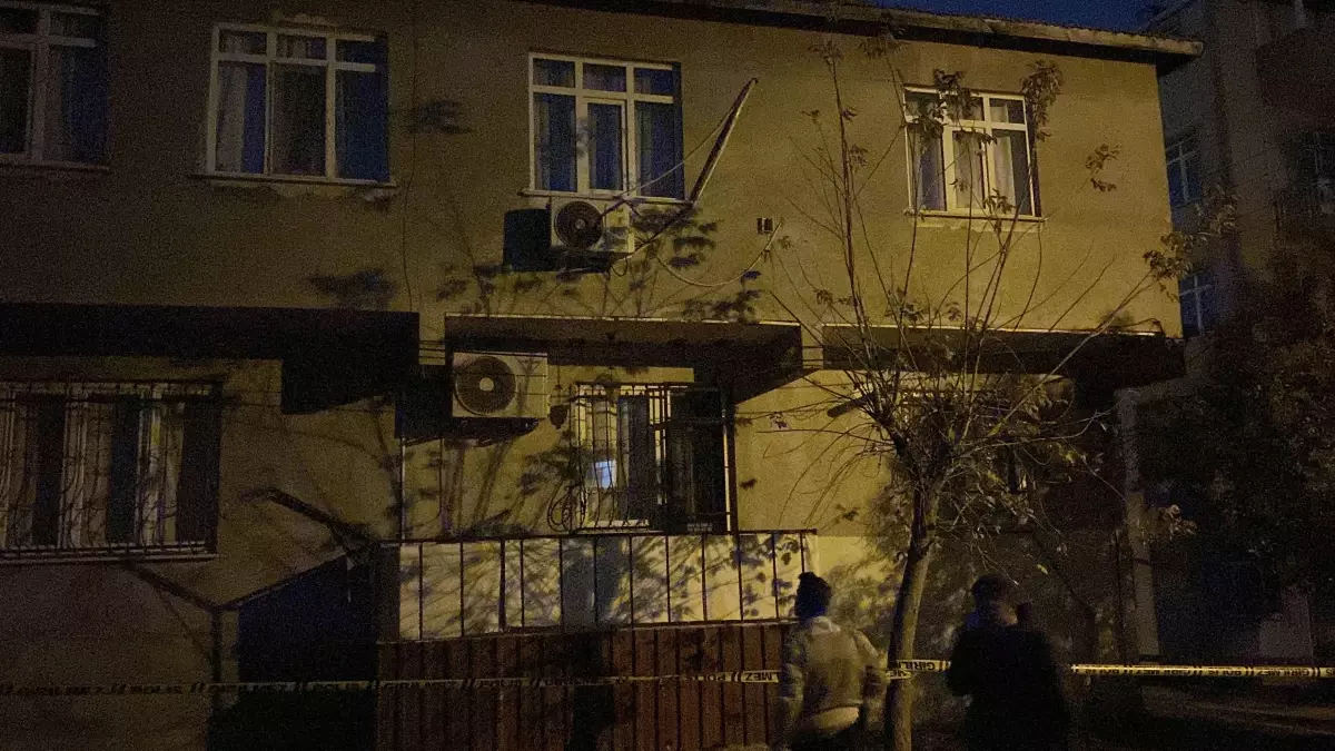 Gebze\'de Bina Kaydı, 3 Aile Tahliye Edildi