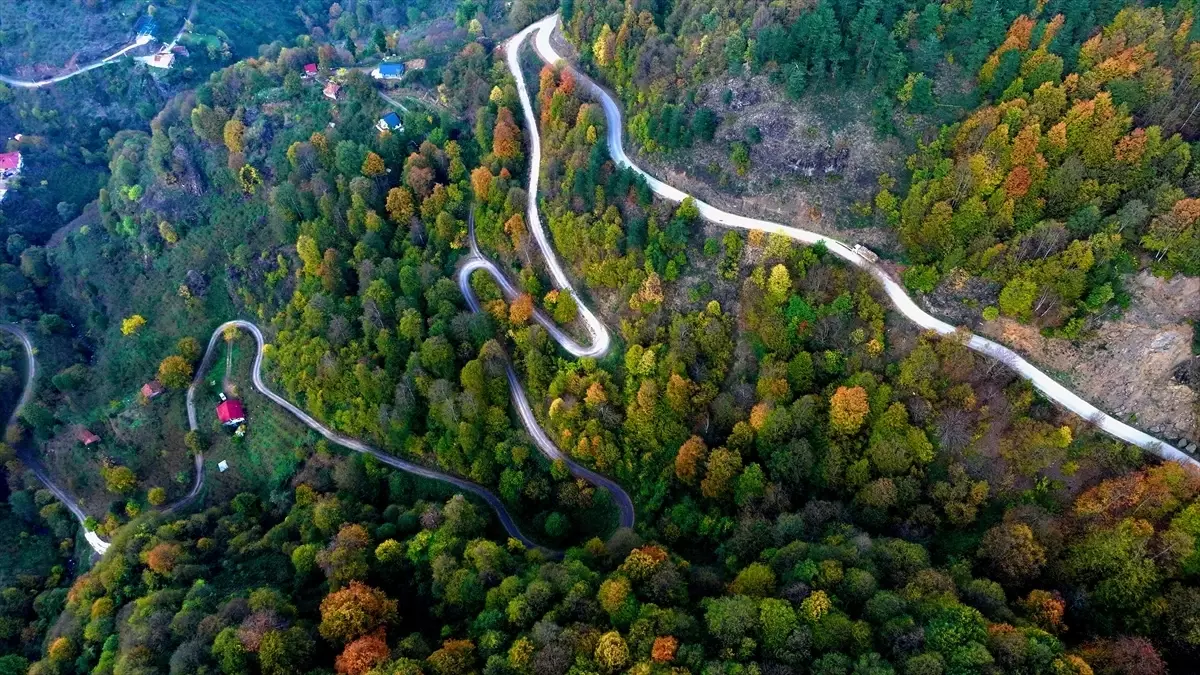 Güzeldere Şelalesi\'nde Sonbahar Renkleri