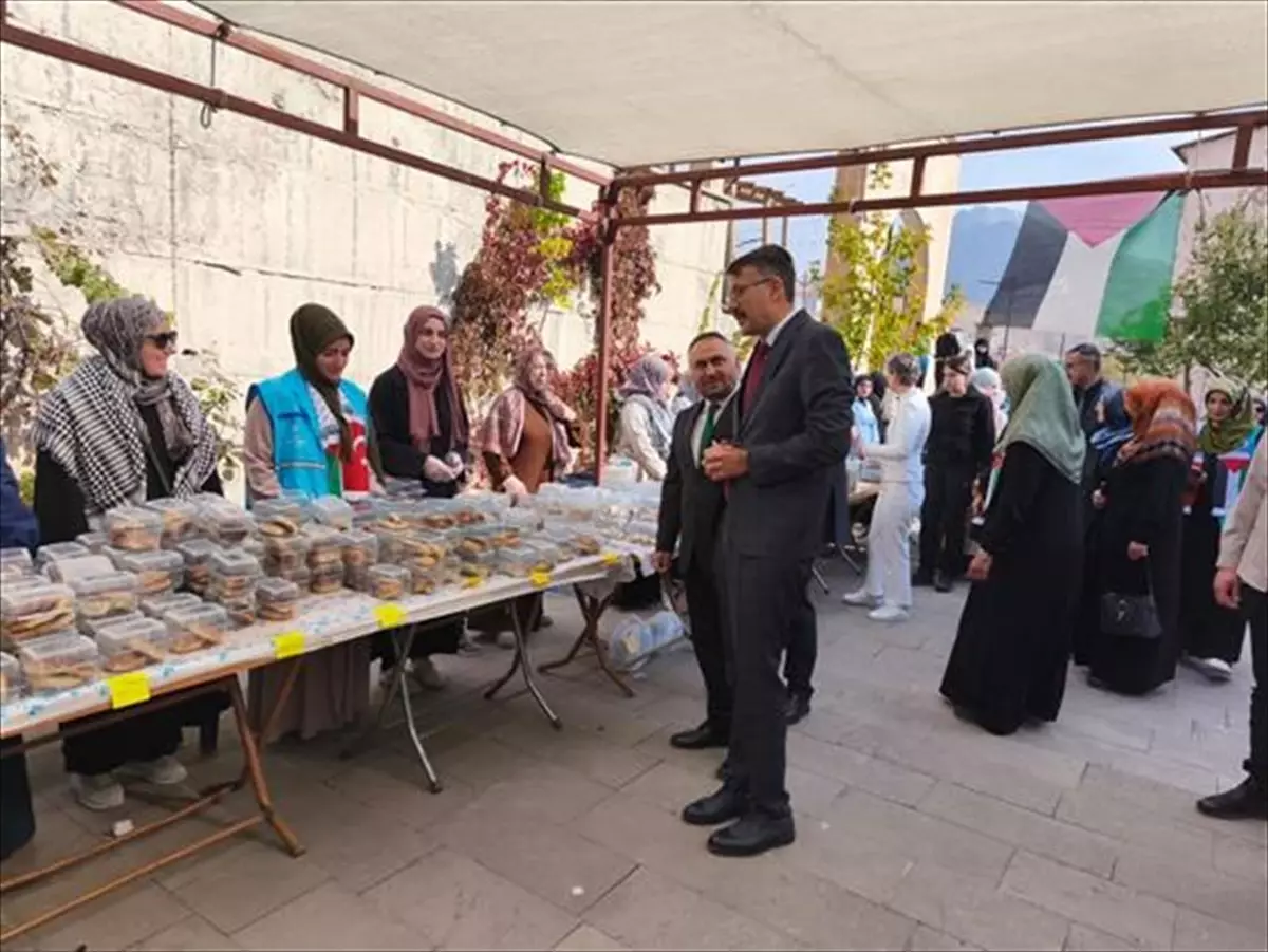 Hakkari\'de \'Hayır Çarşısı\' Etkinliği Düzenlendi