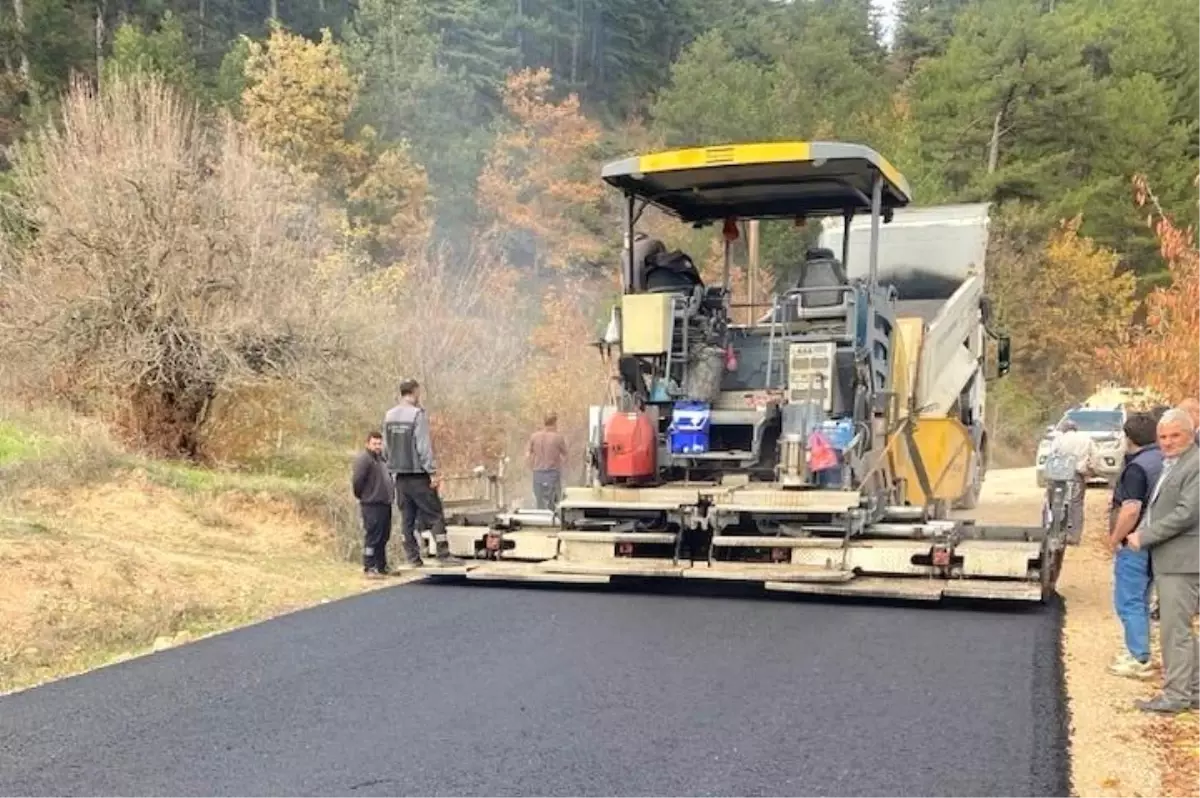 Kütahya\'da Köy Yolu Çalışmaları İncelendi
