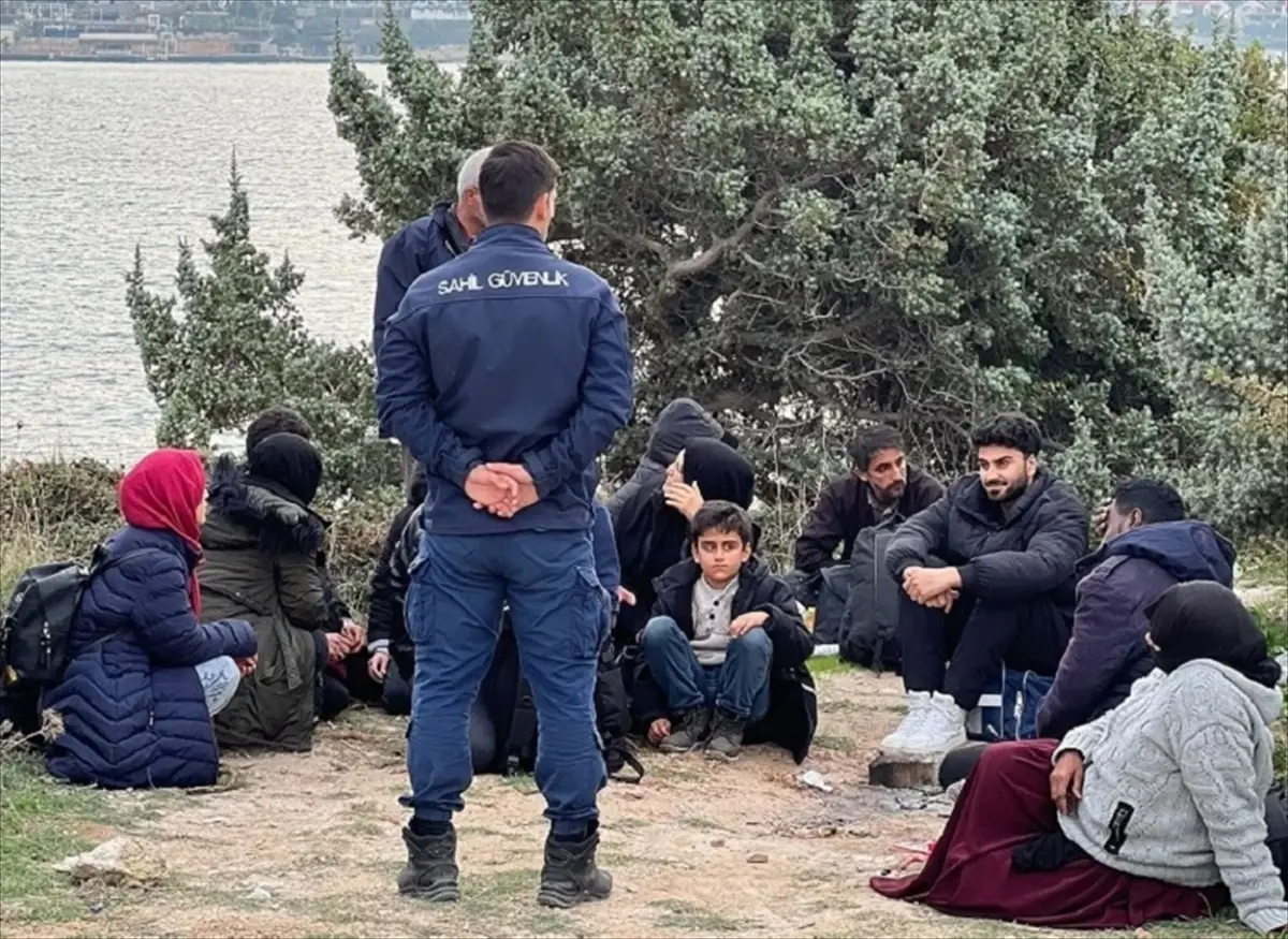 Çeşme\'de 24 Düzensiz Göçmen Yakalandı