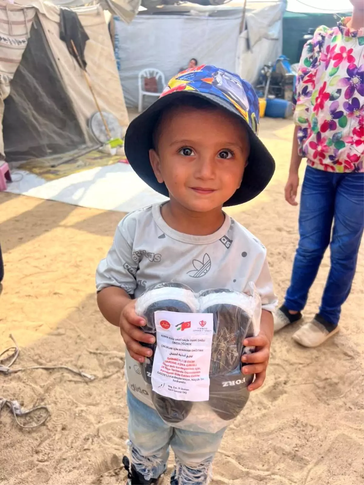 Saimbeyli Kadınları\'ndan Gazze\'ye Ayakkabı Yardımı