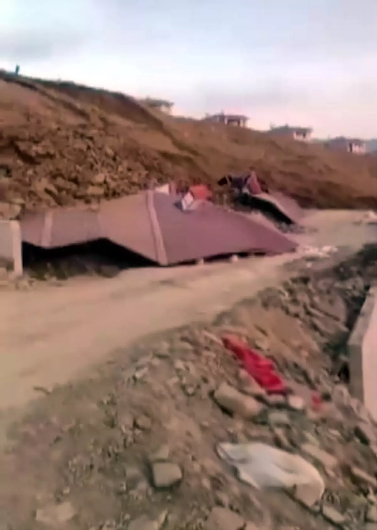 Kahramanmaraş\'ta Heyelan: 10 Köy Evi Toprak Altında