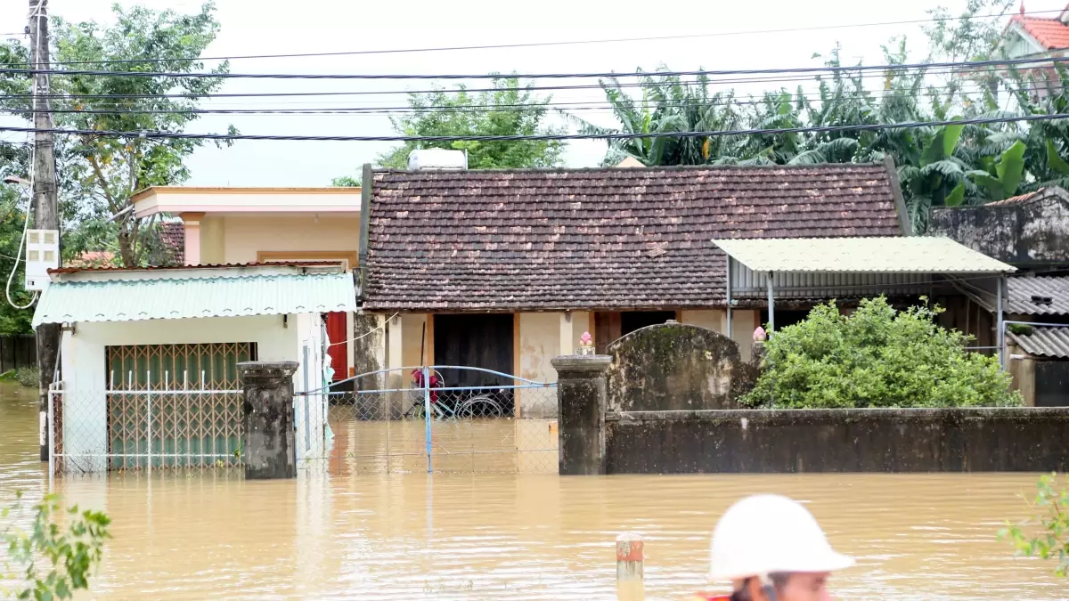 Kalmaegi Tayfunu Vietnam\'da Can Aldı