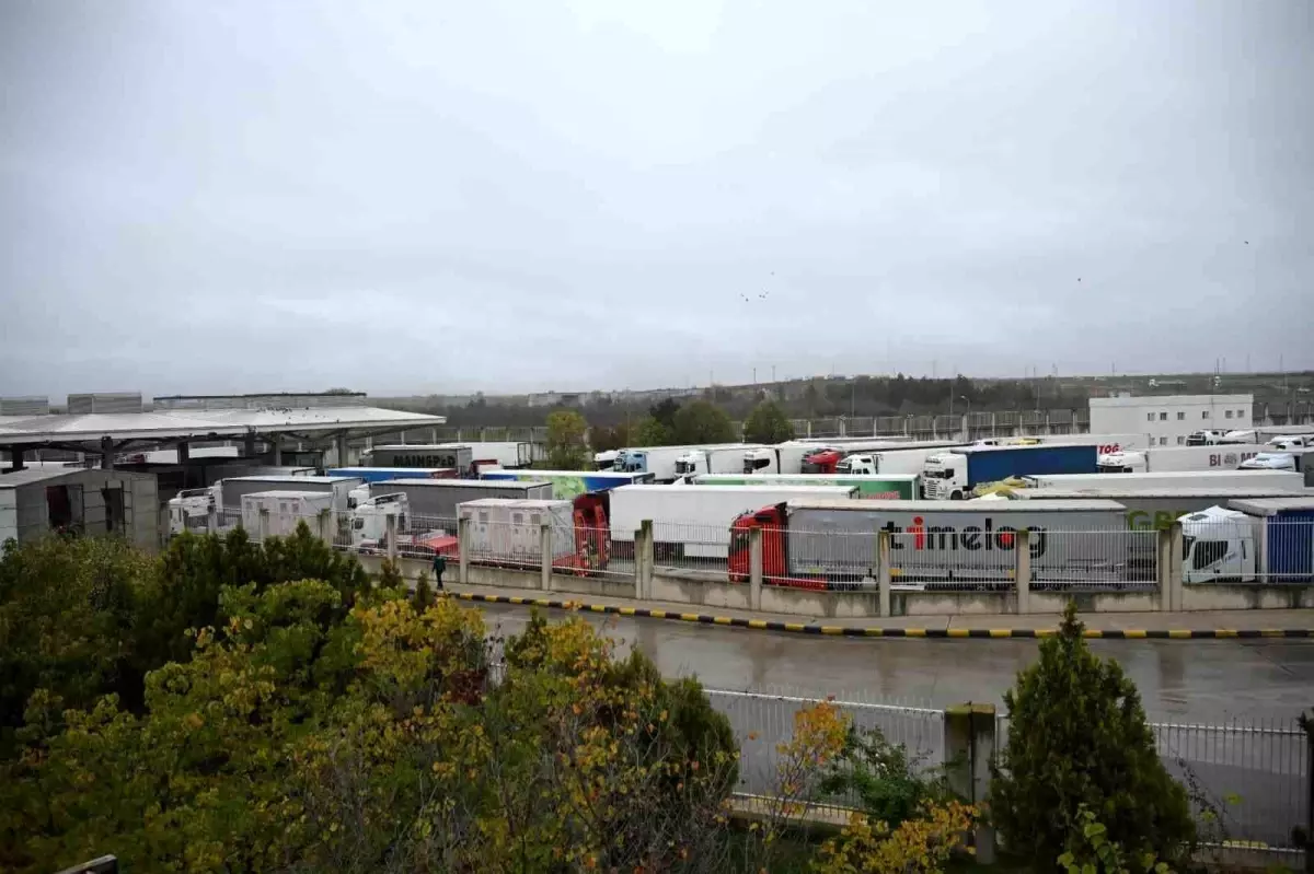 Kapıkule Sınır Kapısı\'nda Tır Geçişinde Rekor