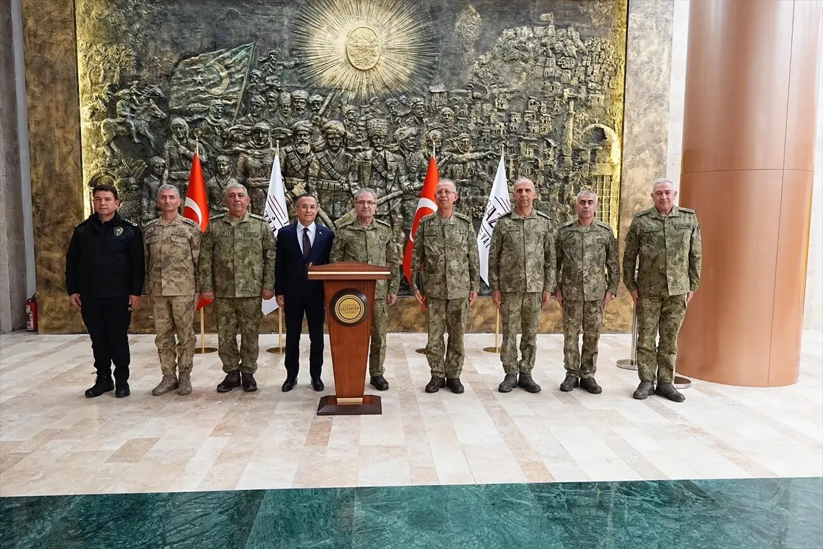 Kara Kuvvetleri Komutanı Tokel, Vali Çeber\'i Ziyaret Etti