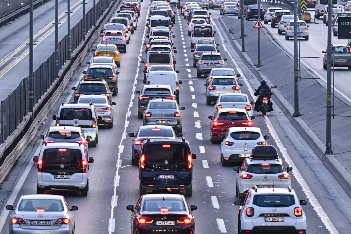 Motorine gece yarısı 2 lira 7 kuruşluk dev zam geldi