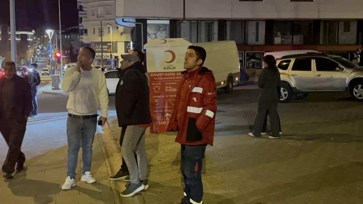 Nevşehir\'de Bina Çatısında Yangın