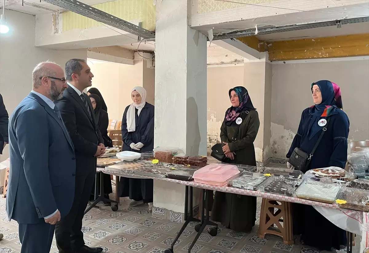 Trabzon\'da Gazze İçin Hayır Çarşısı Açıldı