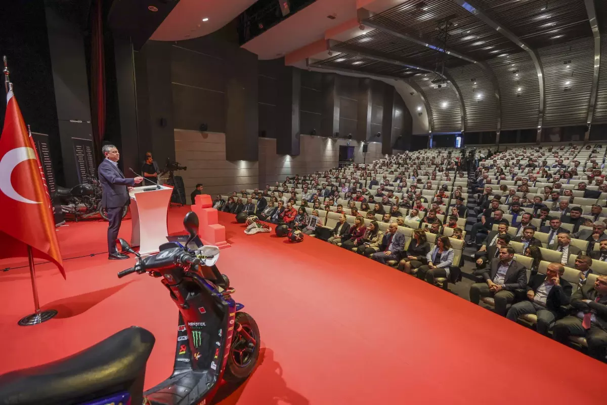 Özgür Özel: Motokuryelere Hız Dayatılması Denetlenmeli