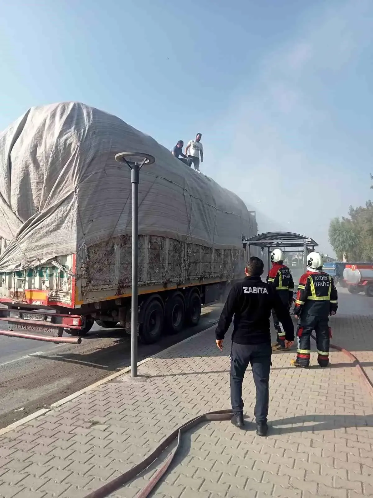 Aydın\'da Pamuk Yüklü Tırda Yangın