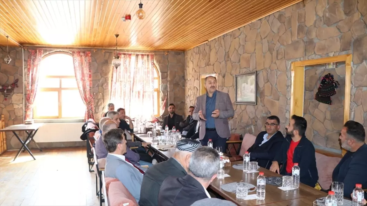 Durali Baki Hakkari\'de Sendika Üyeleriyle Buluştu