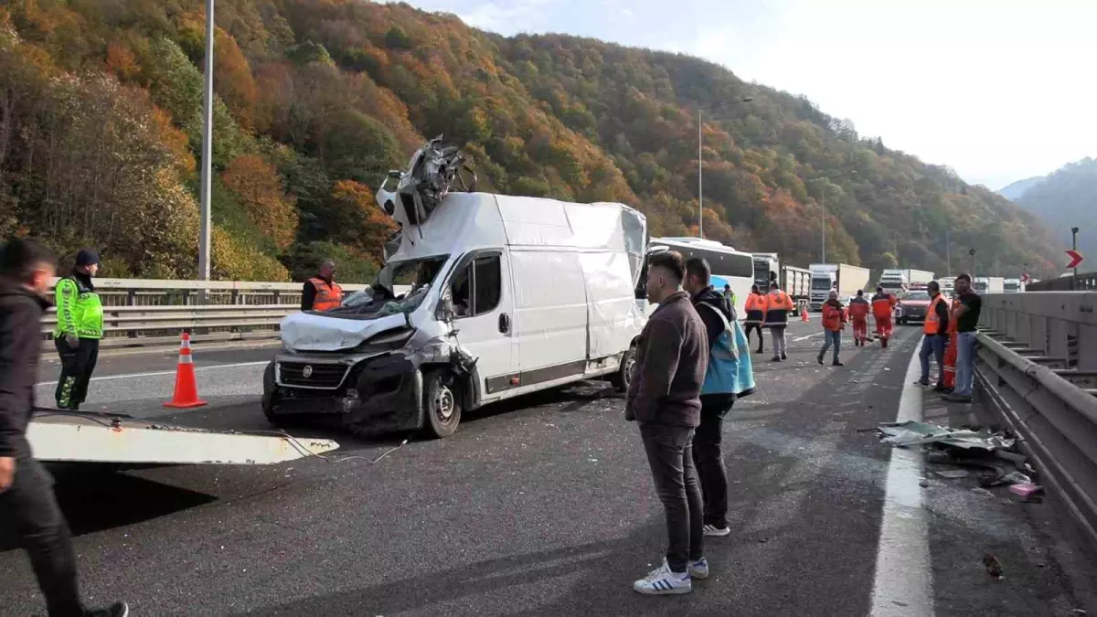Bolu TEM Otoyolu\'nda Zincirleme Kaza: 1 Yaralı