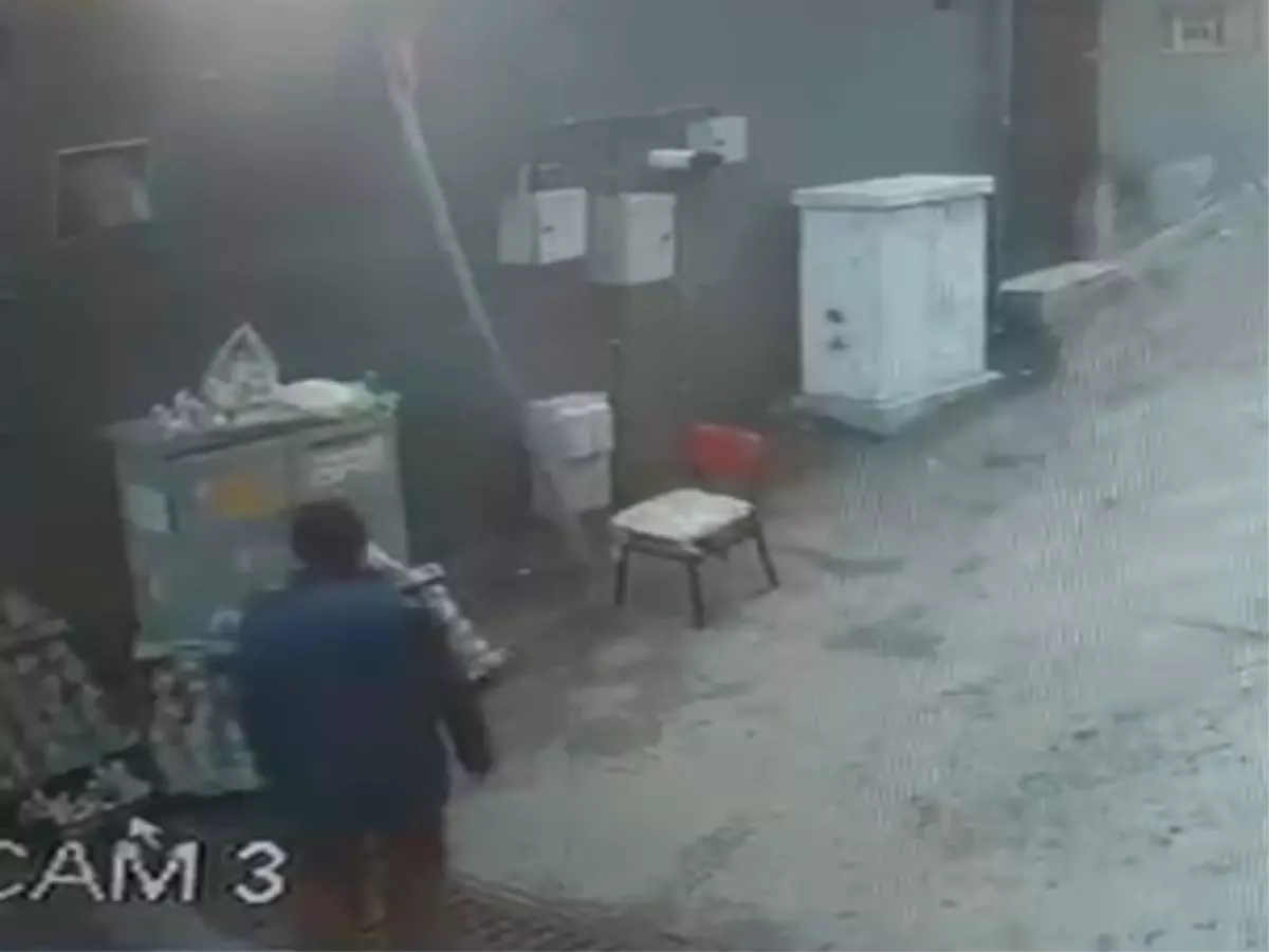 Hikmet Amca\'ya Hayırsever Cep Telefonu Hediye Etti