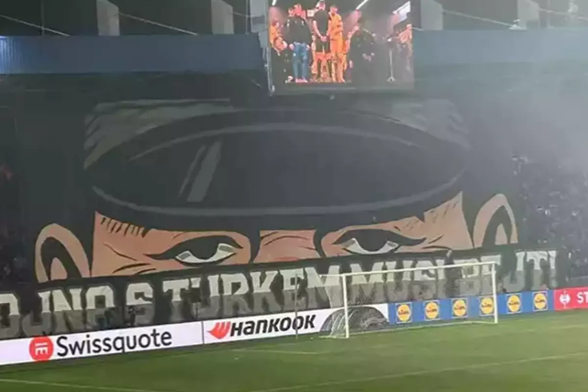 UEFA Avrupa Ligi\'nde skandal koreografi: Türklerle savaş olmalı